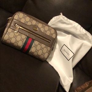 GUCCI SUPREME FANNY PACK